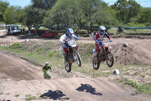 Arrancan las pruebas libres del motocross y cuatriciclo