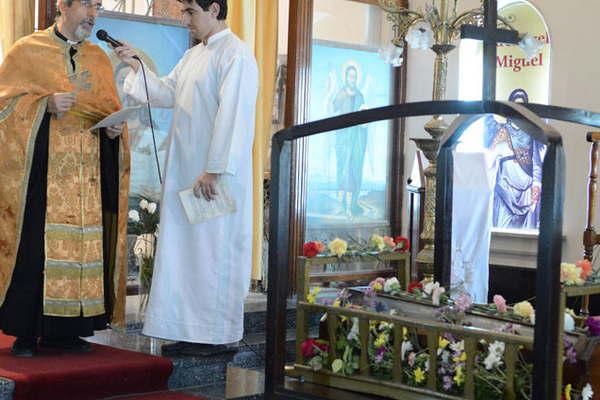 Esta noche la Iglesia Catoacutelica Ortodoxa celebra la misa pascual 