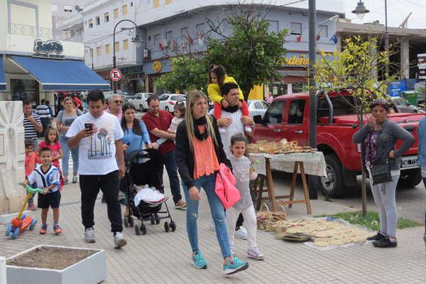 Miles de turistas disfrutan Semana Santa en Las Termas de Riacuteo Hondo