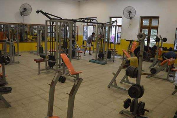 Ofrecen actividades deportivas y recreativas a vecinos