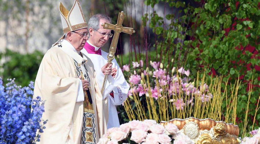 El mensaje del Papa Francisco en la misa de Pascua