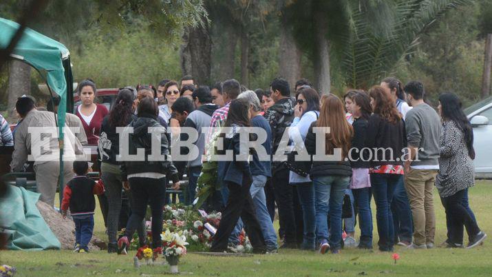 En medio de un profundo dolor despidieron los restos de Luciacutea Hoyos