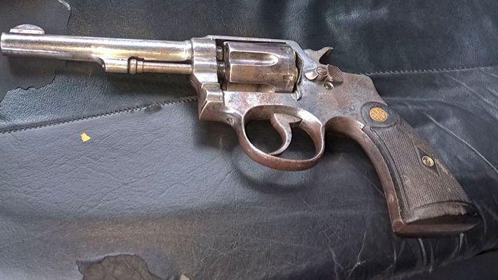 Asesinoacute a su esposa escapoacute al monte y se pegoacute un tiro