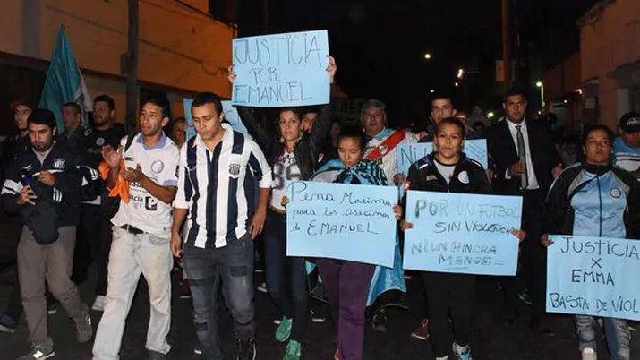 Hinchas de Belgrano y Talleres marcharon por Emanuel Balbo