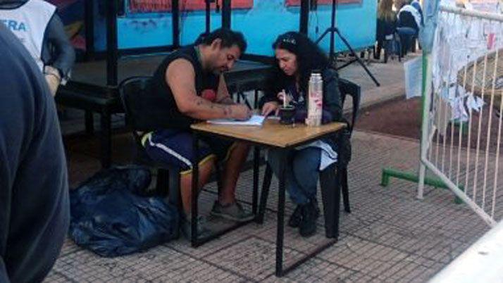 Nunca es tarde- el cartonero que aprende a leer y escribir en la escuela itinerante