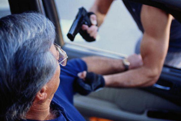 El chofer fue reducido a punta de armas de fuego