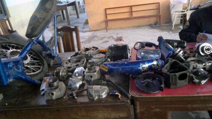 Cayeron cuatro amigos que se dedicaban a desarmar motos