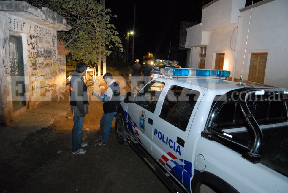 Detienen a sujetos que robaron un auto a una pareja