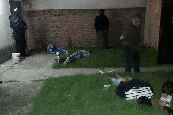 Desarticulan banda de portentildeos que asaltoacute y despojoacute de un auto de alta gama a abogado santafesi