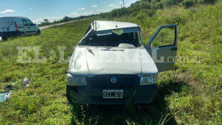 Cabo de policía sufrió un vuelco con su automóvil
