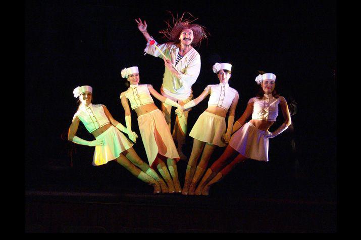 El Teatro Negro de Praga se presenta en la sala principal del 25 de Mayo