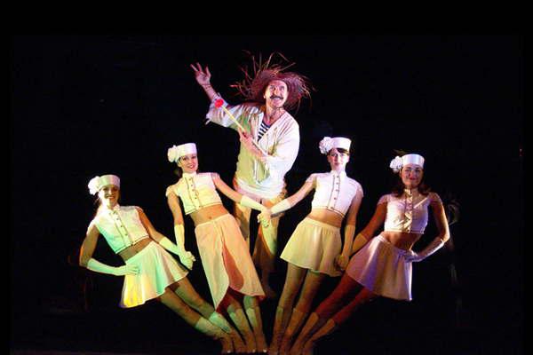 Toda la magia y la espectacularidad del Teatro Negro de Praga en Santiago 