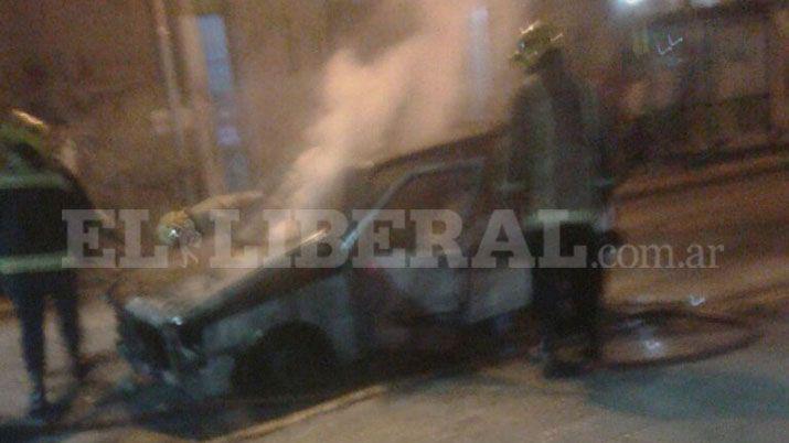 Pnico en el centro al incendiarse un remís