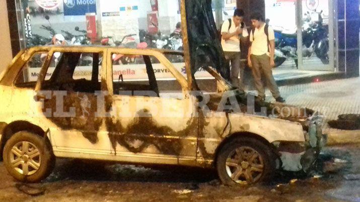 Pnico en el centro al incendiarse un remís