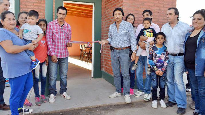 Entregan viviendas sociales en Antilo