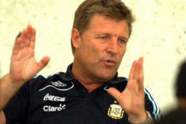 Gustavo Bassi realizaraacute prueba fiacutesicas a aacuterbitros de la provincia