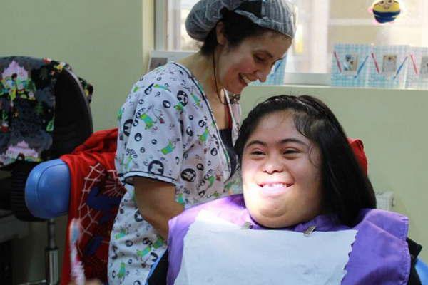 Invitan a charla sobre higiene bucal en pacientes con discapacidad