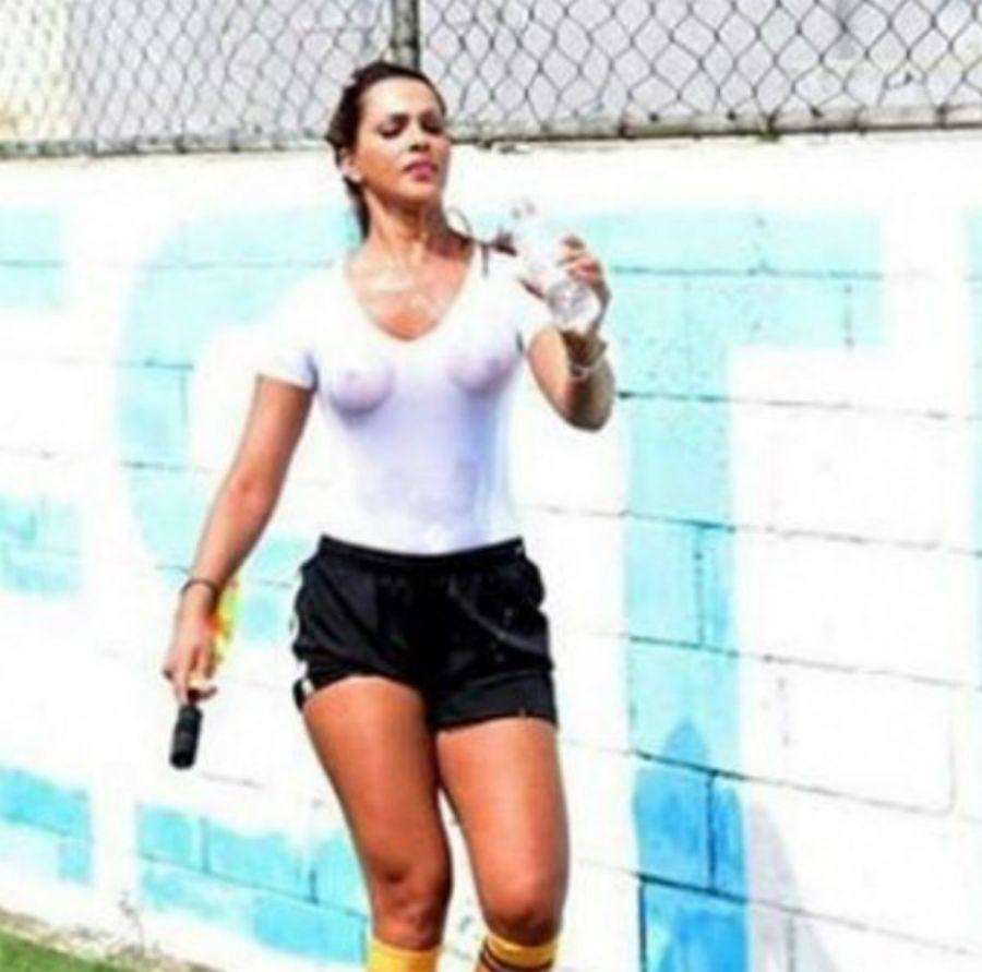 Una jueza de liacutenea que volvioacute enloquecioacute a los hinchas brasilentildeos