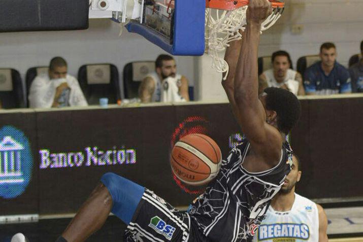 Oliacutempico le ganoacute a Regatas Corrientes por 90-88