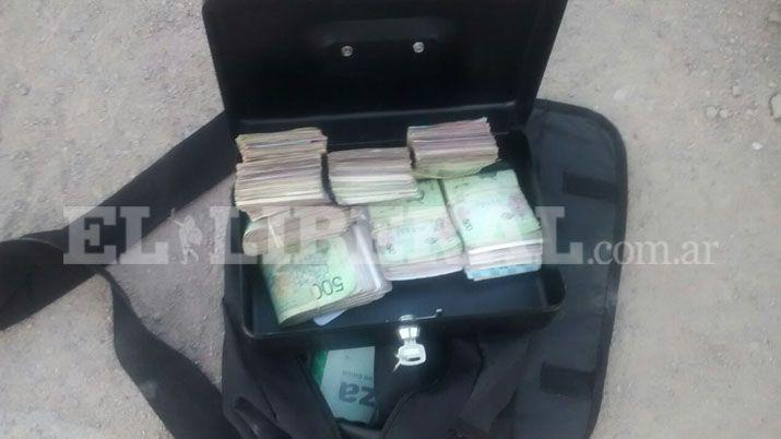 La abultada suma de dinero fue recuperada por la policía
