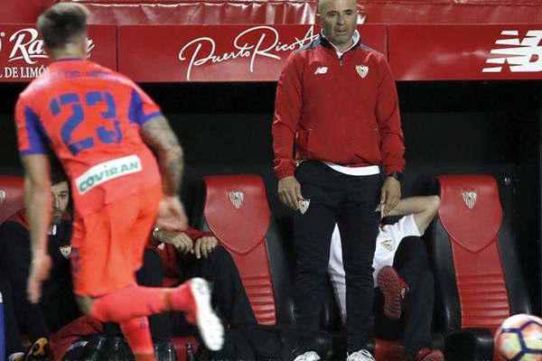 Los hinchas de Sevilla silbaron a Sampaoli