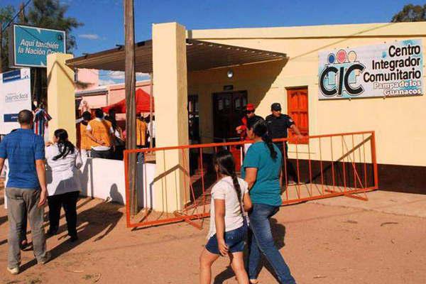 Dictaraacuten talleres sobre violencia de geacutenero y otros temas afines en Pampa de los Guanacos