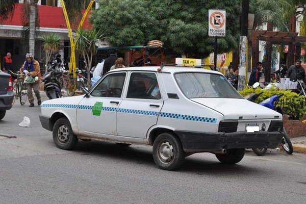 Detectan empresa de taxis con varias unidades en falta