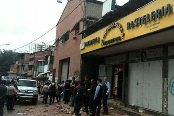 Otro muerto en las protestas y 11 maacutes en intentos de saqueos agudizan la crisis en Venezuela 