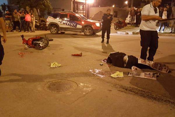 Joven motociclista encontroacute la muerte al estrellarse violentamente contra un micro