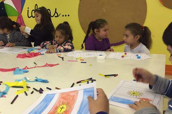 En el CCB dictaraacuten el taller Patricios Santiaguentildeos