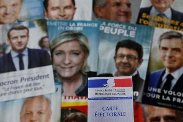 Francia afronta en esta jornada su eleccioacuten presidencial maacutes incierta con cuatro candidatos