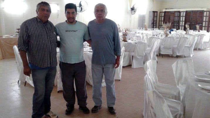 El tío Carlos de Diego Díaz el amigo Guillermo y el tío José amanecieron acomodando y cuidando todo