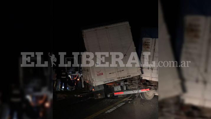 Ruta 9- camioacuten y dos autos protagonistas de triple choque