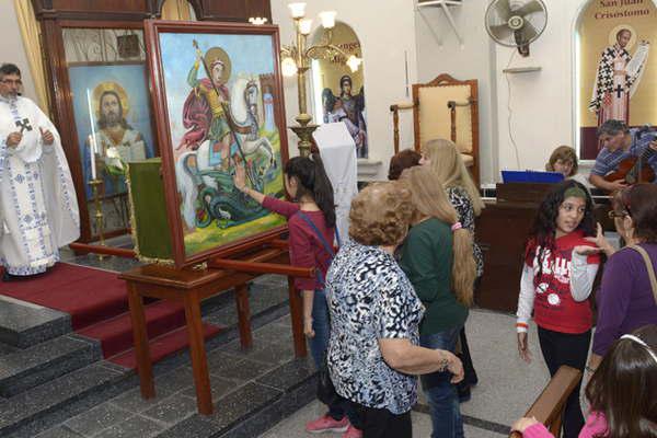 La Iglesia Catoacutelica Ortodoxa honroacute  a San Jorge en su fiesta patronal