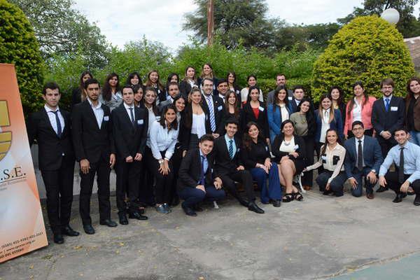 Delegados joacutevenes de la federacioacuten de contadores se reunieron en Santia
