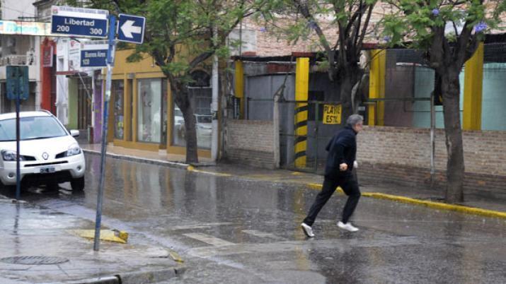 La semana comienza con lloviznas en Santiago