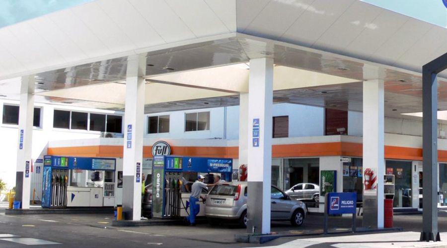 Autos eleacutectricos podraacuten recargarse en las estaciones de servicio YPF