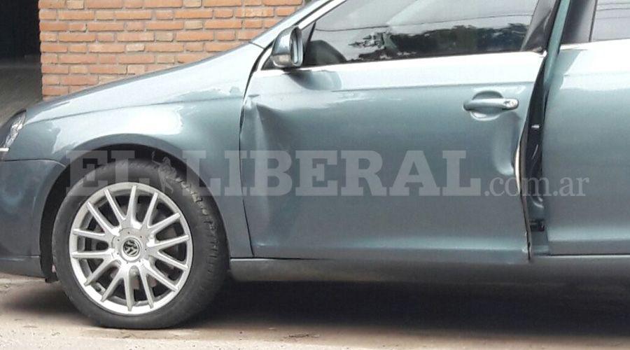 Abrioacute la puerta de su auto y provocoacute la caiacuteda de un policiacutea