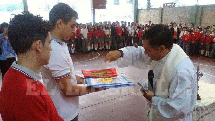 Renovación y Bendición de Banderas en el Colegio Mater Dei