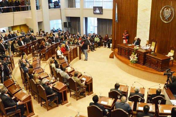 La gobernadora anunciaraacute en su mensaje un vasto plan de obras