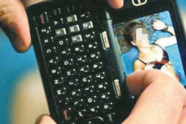 Imputan al profesor hot y aparece nueva alumna viacutectima