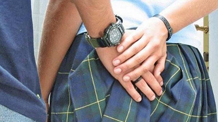 Colegiala fue por agua y despertoacute semidesnuda