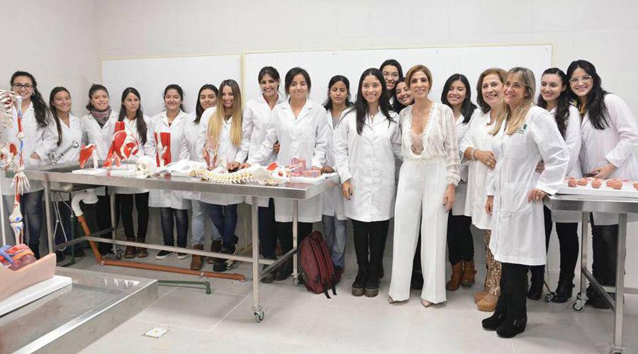 La gobernadora inauguroacute el edificio de laboratorios de la Facultad de Ciencias Meacutedicas