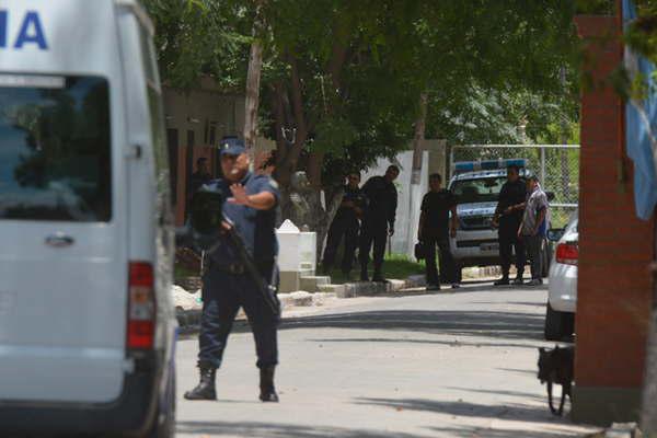 Detienen a profesor de Historia acusado de intercambiar fotos hot con una alumna