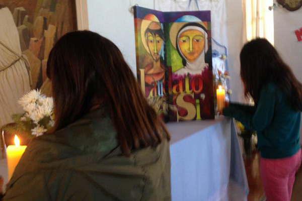 El iacutecono de Laudato Siacute visita Santiago y se organizan celebraciones