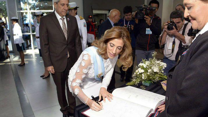 La gobernadora Claudia de Zamora emitioacute su mensaje anual