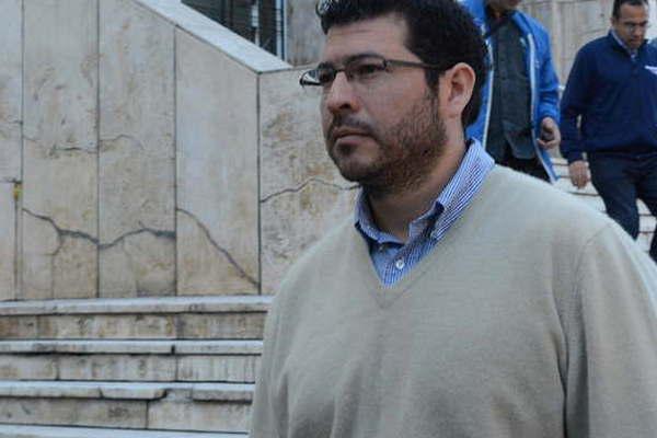 El anestesista Rojas negoacute acusaciones y la fiscal le imputoacute coaccioacuten agravada