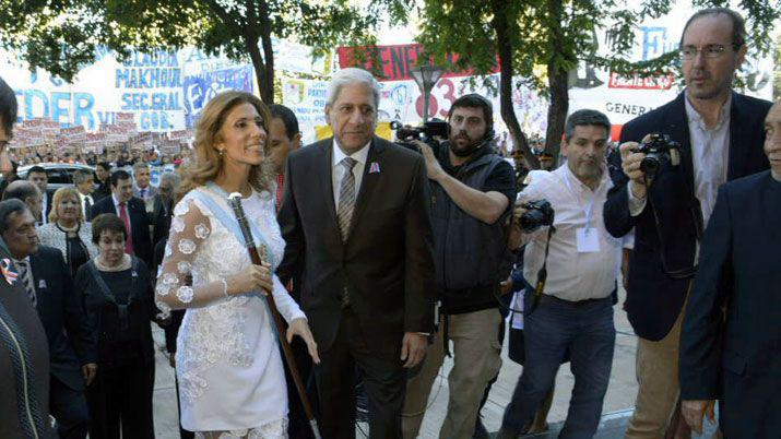 La gobernadora celebroacute en Facebook el Diacutea de la Autonomiacutea Provincial