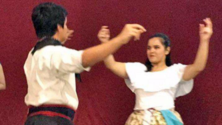 Los estudiantes le pusieron el color a los festejos por el Diacutea de la Autonomiacutea Provincial