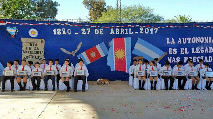 Los estudiantes le pusieron el color a los festejos por el Diacutea de la Autonomiacutea Provincial